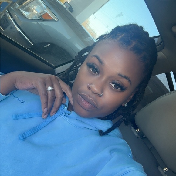 Meet your Posher, Raevin - Picture 2 of 2